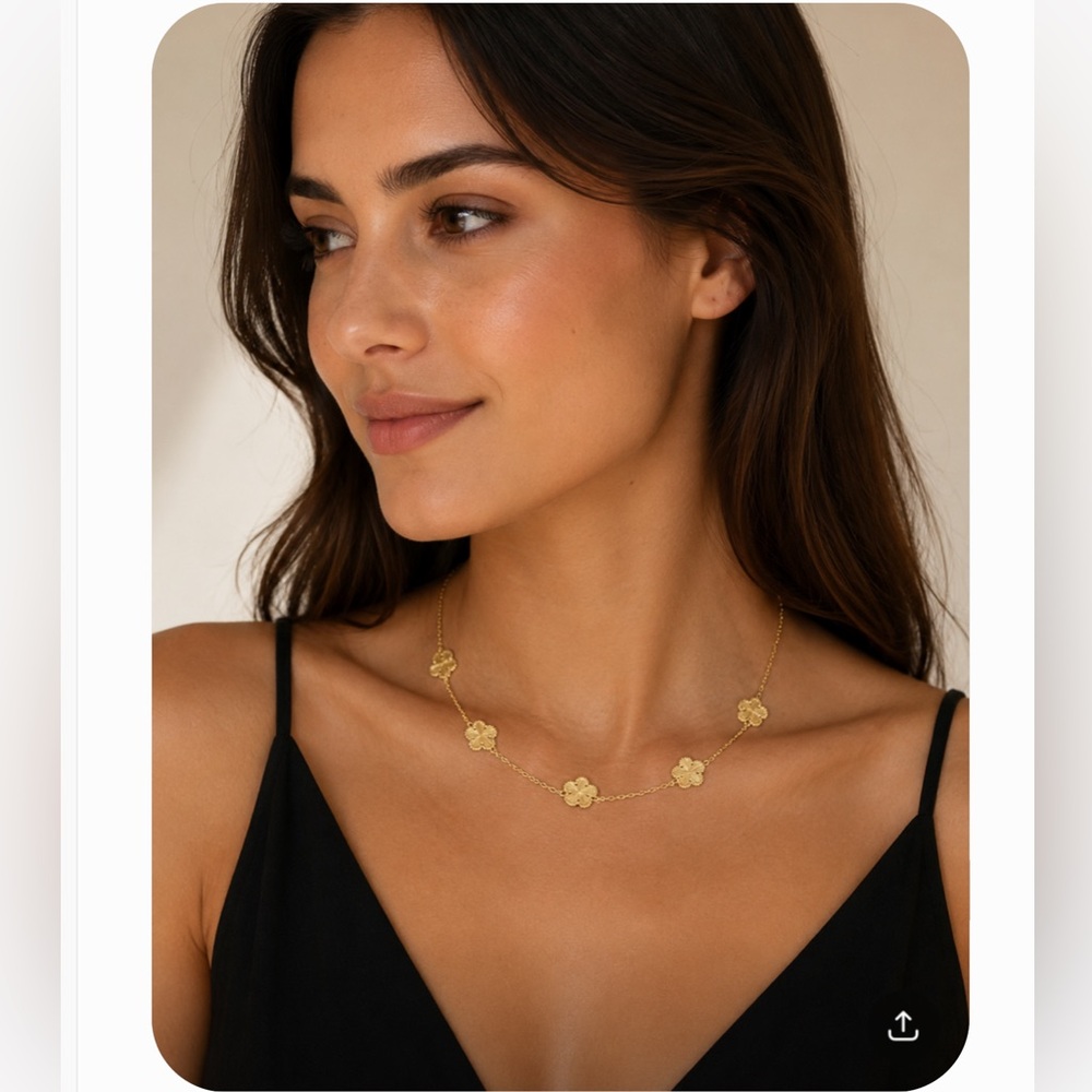 Clover leaf 5 station statement necklace gold